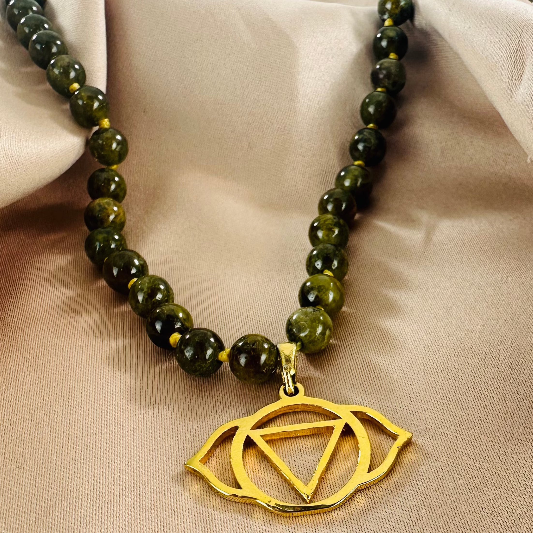 Lemurian Healing Grüner Granat Chakra Halskette Individuelle Einstimmung
