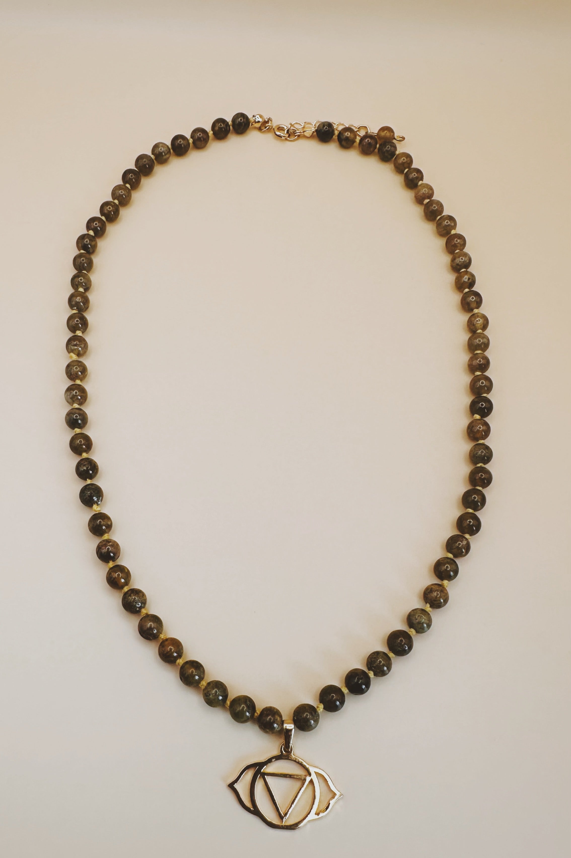 Lemurian Healing Grüner Granat Chakra Halskette Individuelle Einstimmung